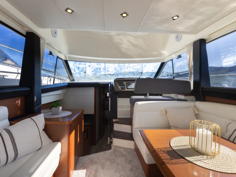 Yacht charter Stobreč - Jeanneau Prestige 400 Fly on SamBoat