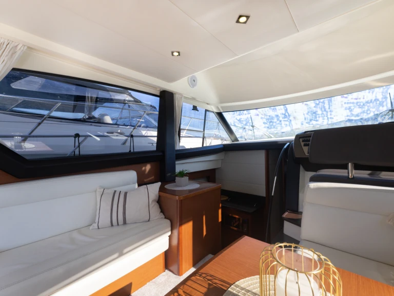 Hire a Jeanneau Prestige 400 Fly Stobreč