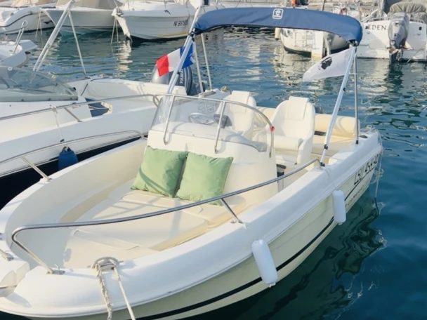 Hire a Jeanneau Cap Camarat 515 Style Mandelieu-la-Napoule