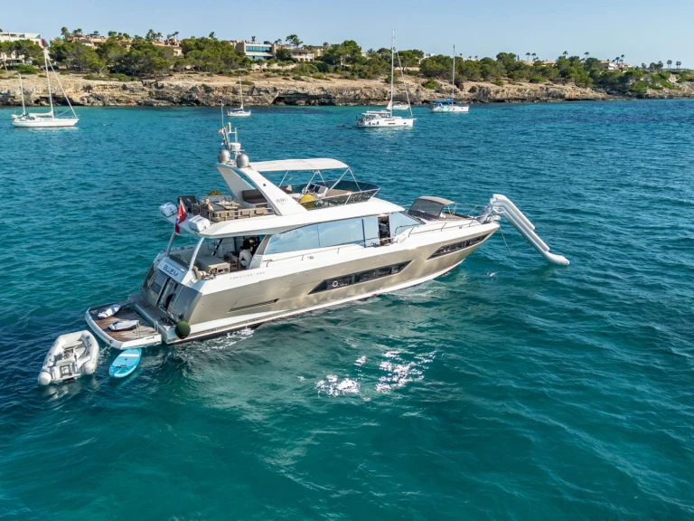 Luxury Yacht to hire Naples at the best price