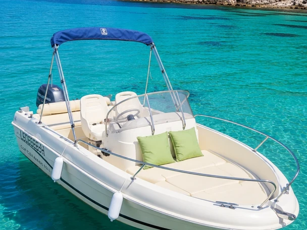 Hire a Jeanneau Cap Camarat 515 Style Mandelieu-la-Napoule