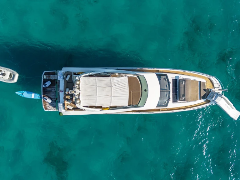 Yacht hire Naples cheap BLUE M