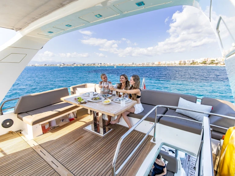 Charter a Prestige Yachts BLUE M in Naples on Samboat