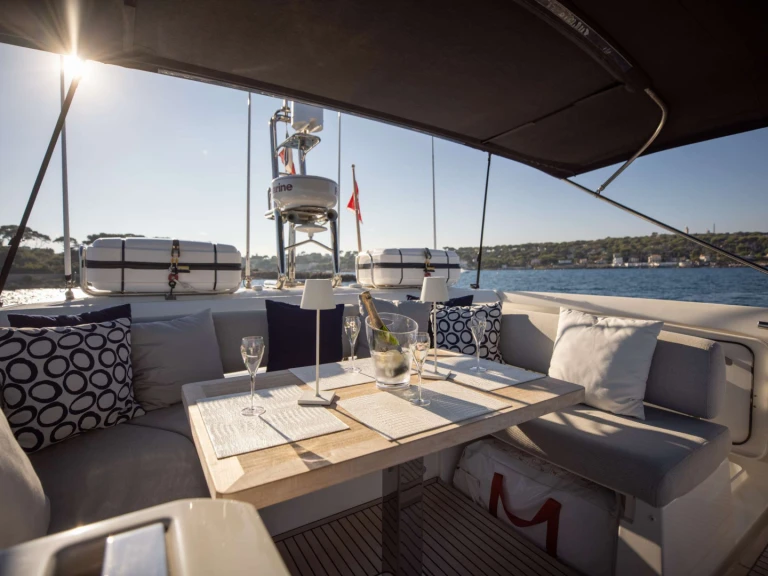 Yacht charter French Riviera - Prestige Yachts Apollonia on SamBoat