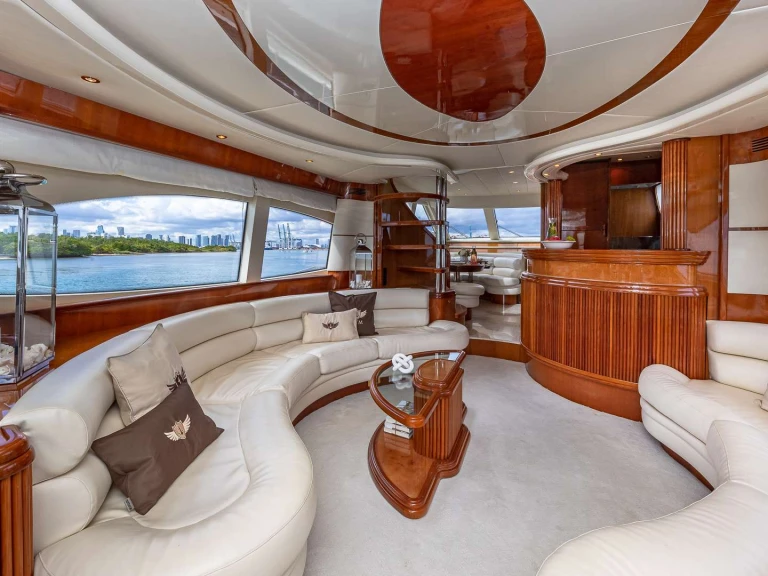 Hire Luxury Yacht Azimut with a boat licence
