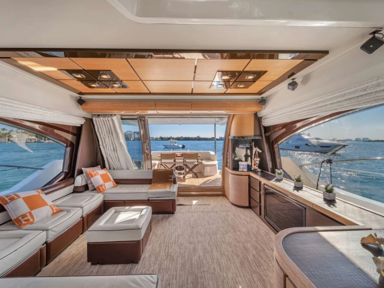 Charter a Azimut LUPO in Sunny Isles Beach (City) on Samboat