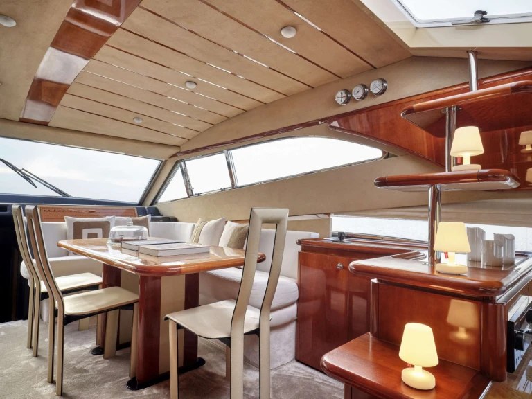 Luxury Yacht to hire Athens at the best price