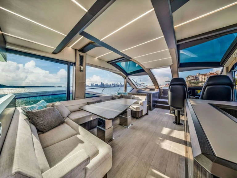 Hire Luxury Yacht Galeon with a boat licence
