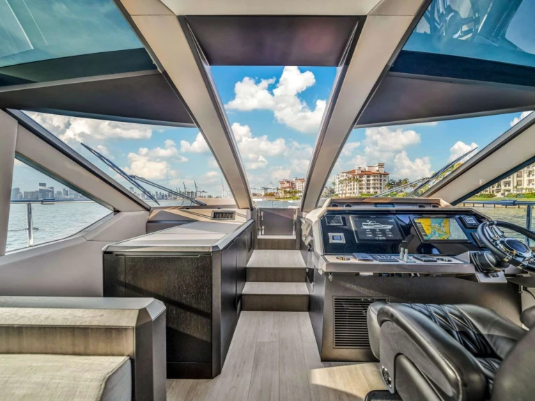 Luxury Yacht to hire Sag Harbor at the best price