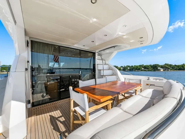 Hire Luxury Yacht Sunseeker with a boat licence