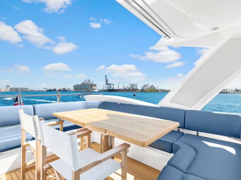 Yacht charter Bahamas - Sunseeker Done Deal on SamBoat