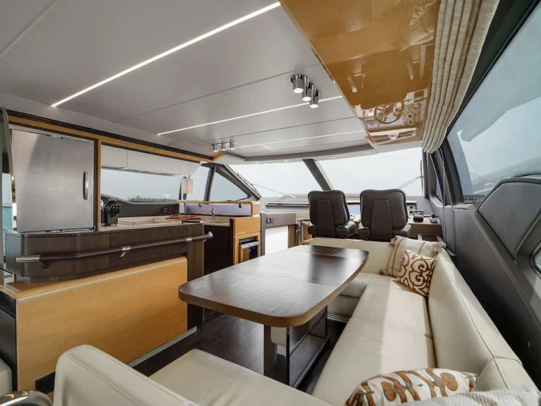 Hire Luxury Yacht with or without skipper Azimut Bahamas