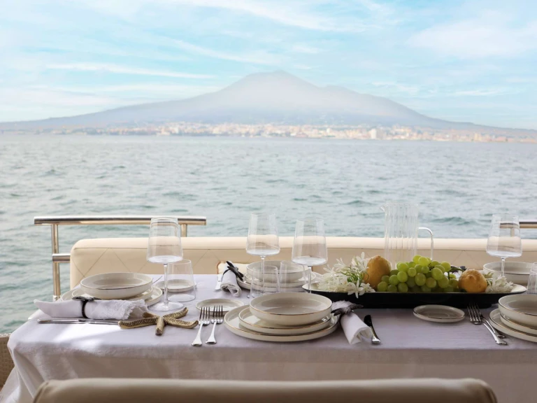 Luxury Yacht hire in Castellammare di Stabia - Terranova Yachts AZUR