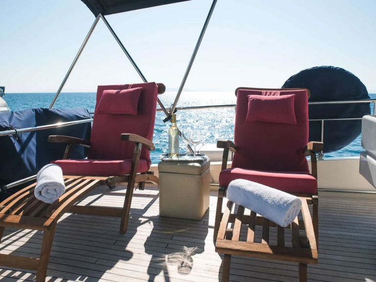 Luxury Yacht hire in Piraeus - Posillipo TEMPTATION