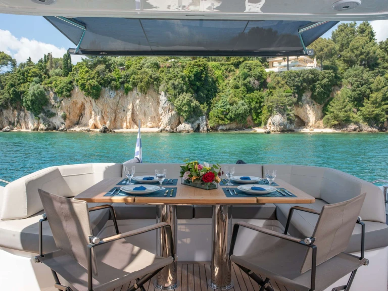 Luxury Yacht to hire Gouvia at the best price