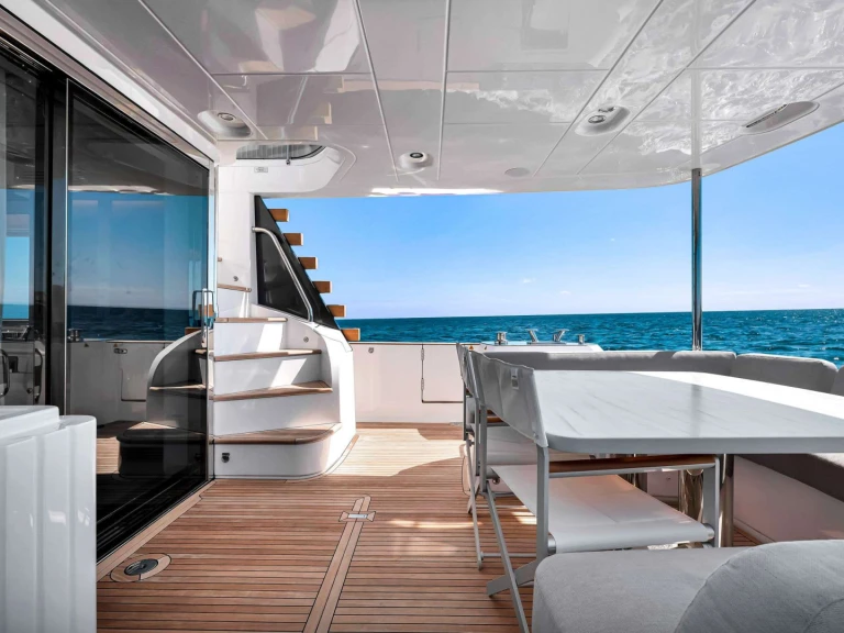 Hire Luxury Yacht with or without skipper Azimut Fort Lauderdale