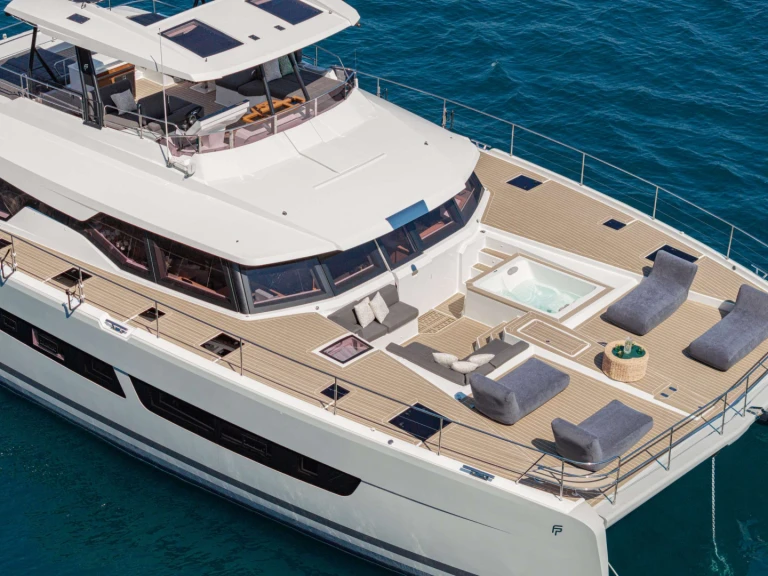 Luxury Yacht to hire Salerno at the best price
