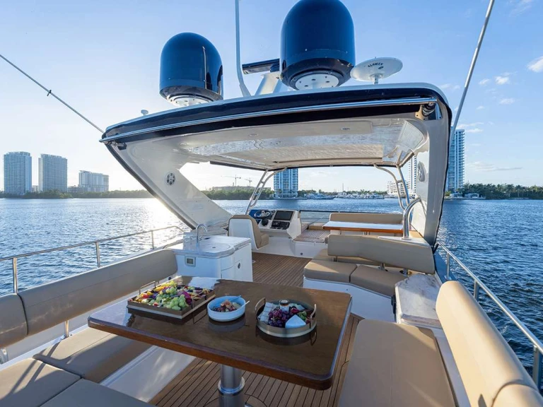 Hire Luxury Yacht with or without skipper Sea Ray Nassau