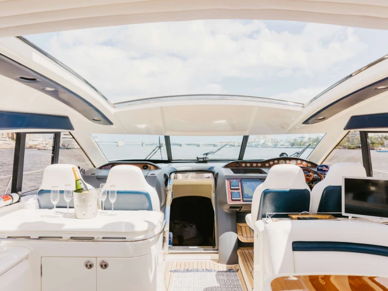 Luxury Yacht to hire Palm Beach at the best price