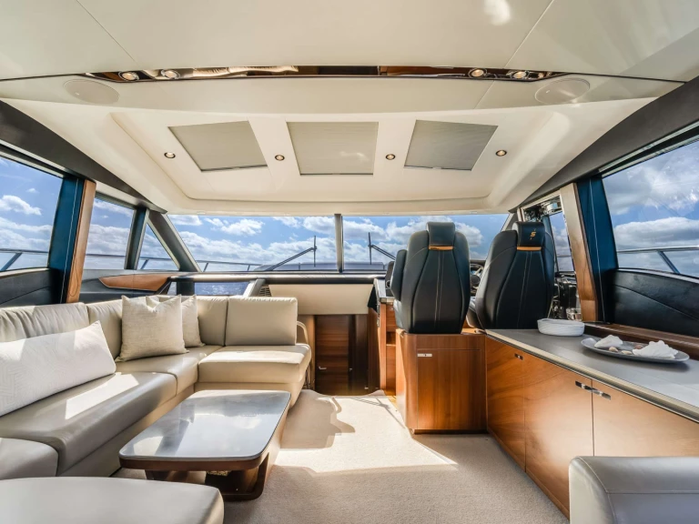 Charter a Princess, UK Glede in Sag Harbor Cove on Samboat