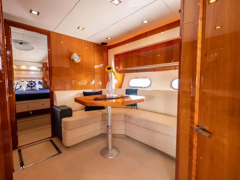 Hire Luxury Yacht Sunseeker with a boat licence