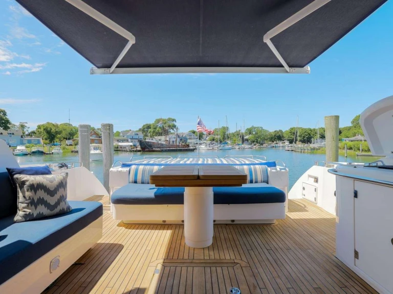 Luxury Yacht to hire Jupiter at the best price