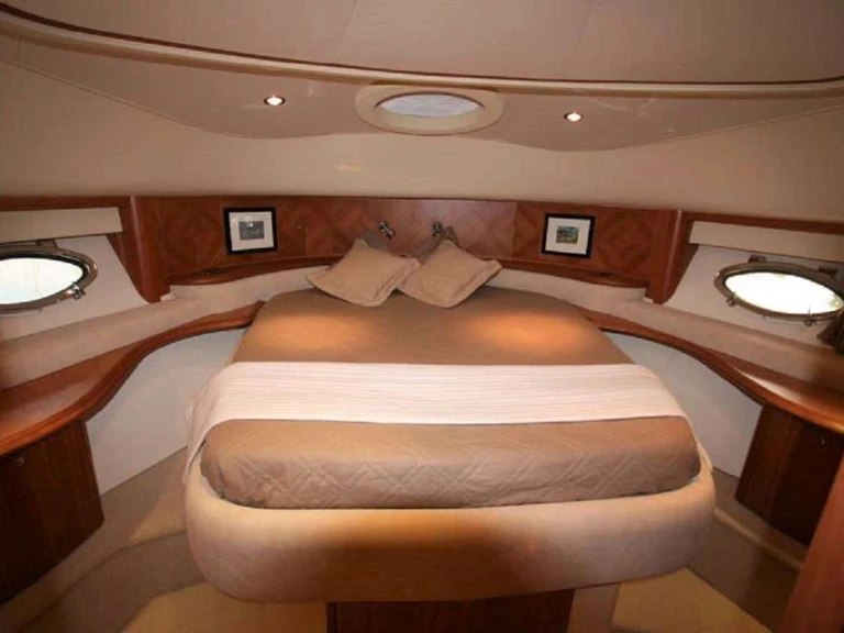 Luxury Yacht to hire Salamis at the best price