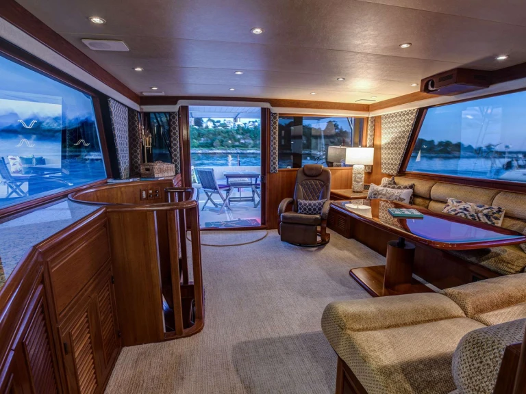 Luxury Yacht to hire Bahamas at the best price