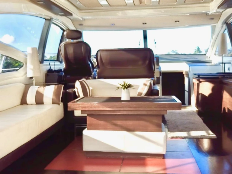 Hire Luxury Yacht with or without skipper Azimut Bahamas