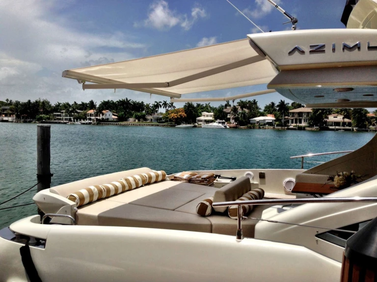 Hire Luxury Yacht Azimut with a boat licence