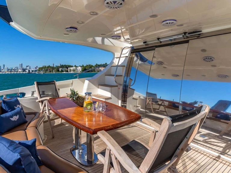 Yacht charter Miami - Azimut Priceless on SamBoat