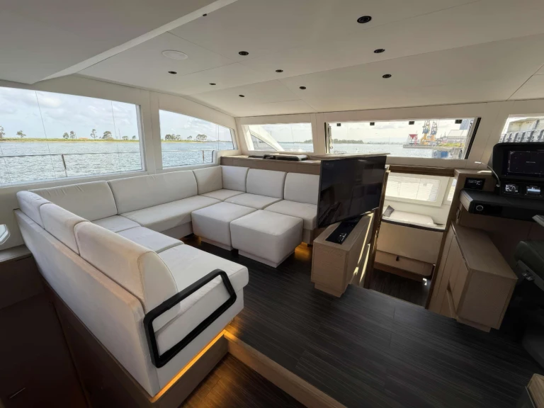 Charter a Xquisite Yachts Xquisite Hybrid in Bahamas on Samboat