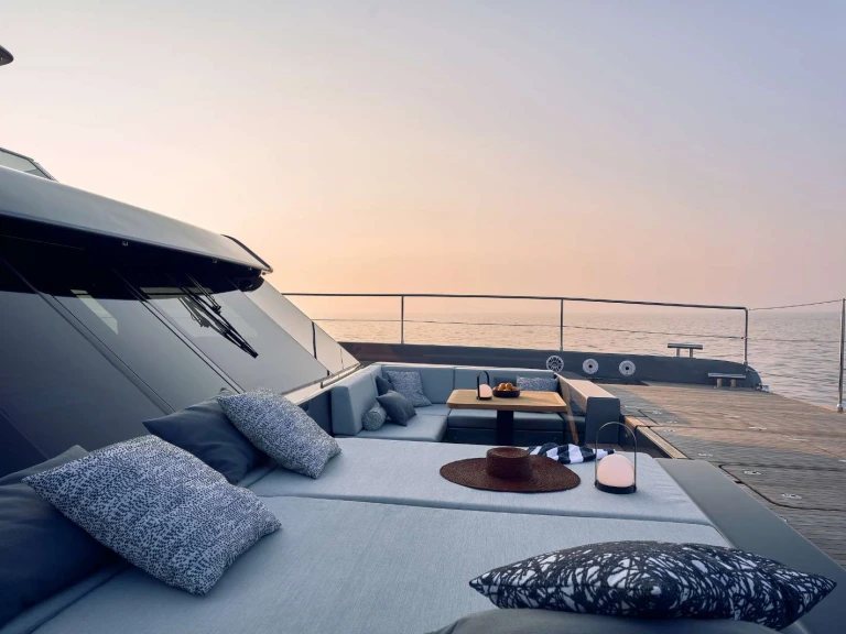 Luxury Yacht to hire State of Florida at the best price