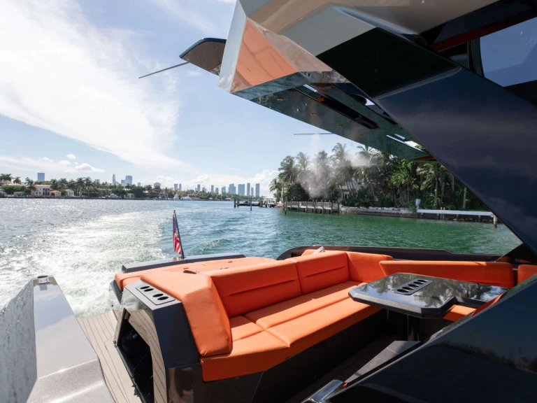 Luxury Yacht to hire Suffolk at the best price