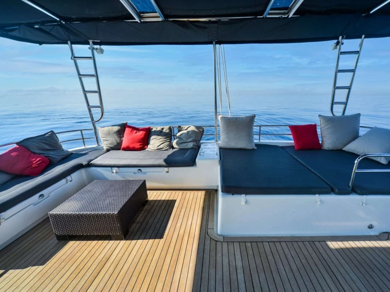 Charter a Lagoon AURA in Mykonos (Island) on Samboat