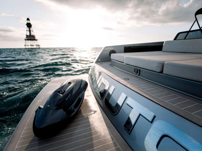 Luxury Yacht hire in Miami - Van-Dutch 55 Van Dutch 