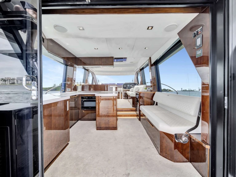 Yacht hire Miami cheap Infinity