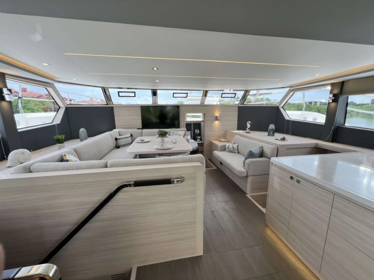 Hire Luxury Yacht with or without skipper Aquila British Virgin Islands (BVI)
