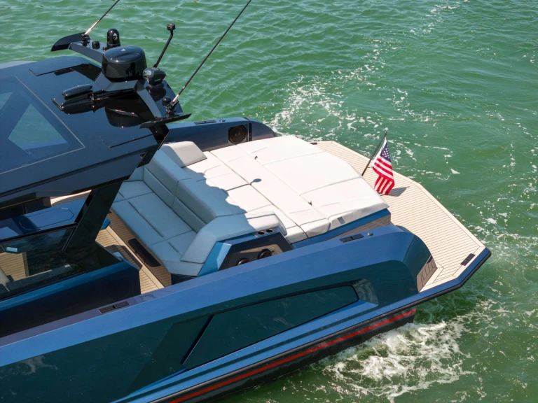 Charter a Vanquish ETSEA in Sag Harbor on Samboat