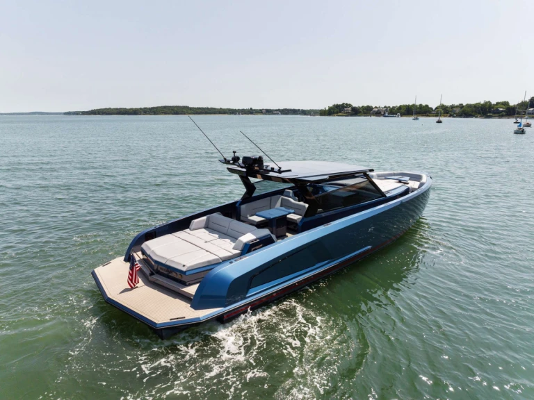 Hire Luxury Yacht with or without skipper Vanquish Sag Harbor