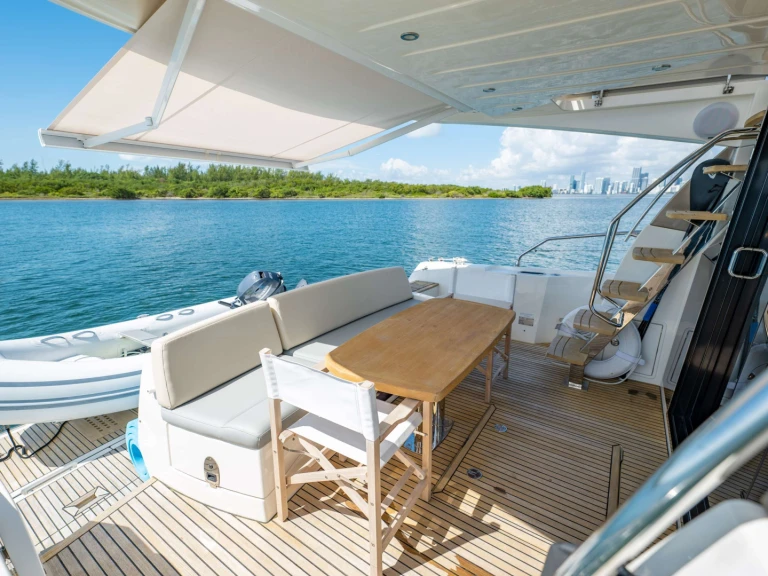 Hire a Prestige Yachts Whisky and Waves Bahamas