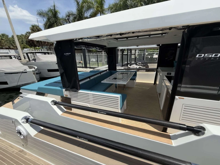 Luxury Yacht hire in Palm Beach - De Antonio La Ondina