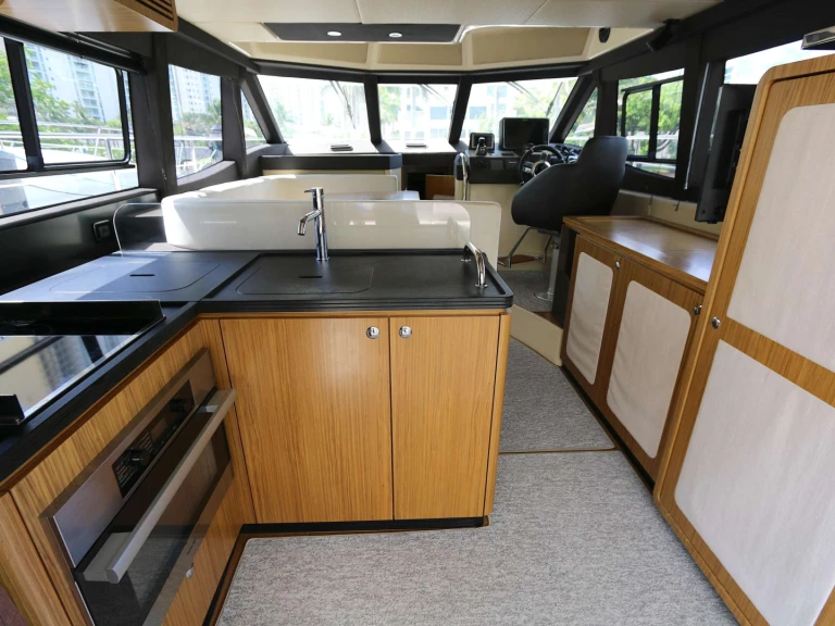 Luxury Yacht to hire Miami at the best price