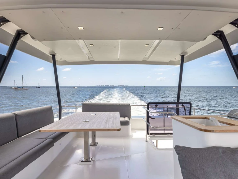 Luxury Yacht to hire Miami at the best price