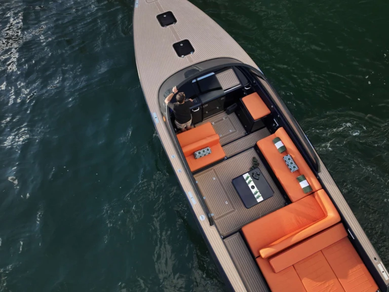 Luxury Yacht to hire Miami at the best price