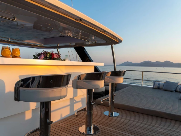 Charter a Sunreef ENDLESS HORIZON in British Virgin Islands (BVI) on Samboat