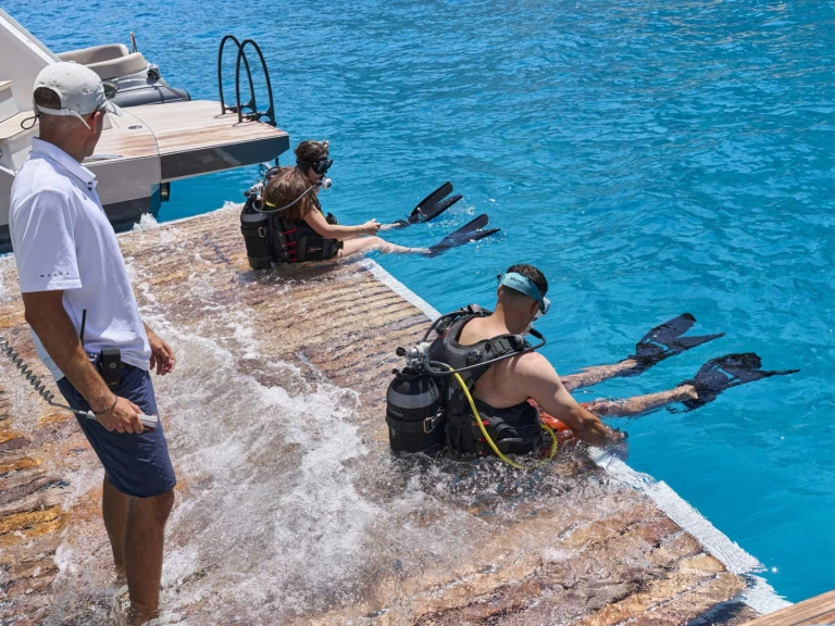Luxury Yacht to hire Athens at the best price