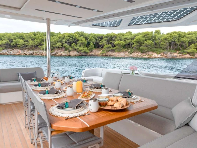 Yacht hire Caribbean cheap Thira 80