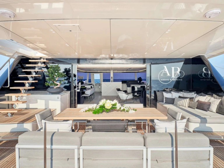 Hire Luxury Yacht with or without skipper Sunreef Athens