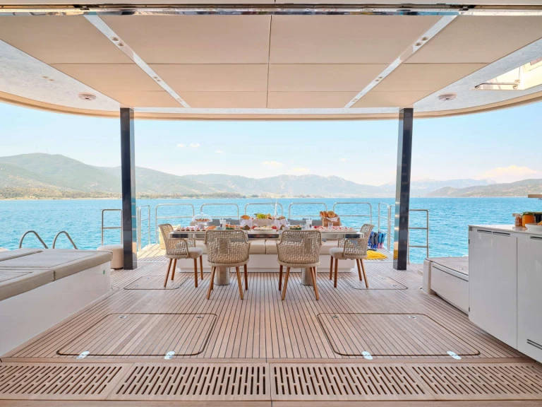 Yacht charter Piraeus - Sunreef GENNY on SamBoat